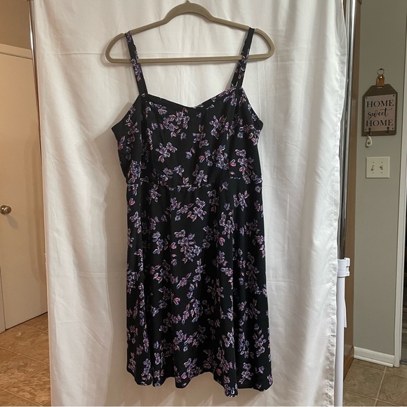 Torrid 2 Black Floral V-Neck Sundress Smocked Midi Summer - Picture 1 of 4